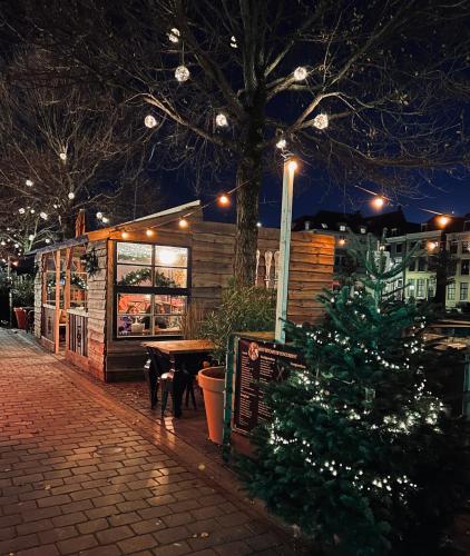 Slapen bij Café de Concurrent (Slapen bij Cafe de Concurrent) in ฟลิซซิงเฮน