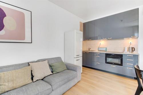 NEW 2BR Fancy Luminous w/ AC | By Airnest - image 10