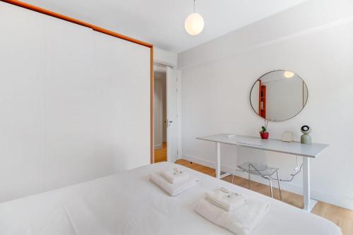 NEW 2BR Fancy Luminous w/ AC | By Airnest - image 13