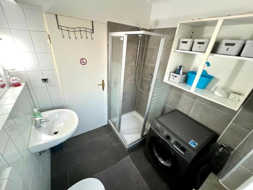 浴室, Wohnung mit 6 Betten im OG in 卡爾本