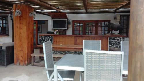 ห้องส่วนกลางสำหรับนั่งเล่น/ดูทีวี, The Wakkerstroom Hotel in วักเกอร์สตรอม