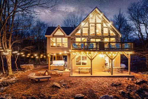 Cloud 9 Lodge~SKI*LAKE* VIEW*Golf-Sleeps 20 in Lake Harmony, USA