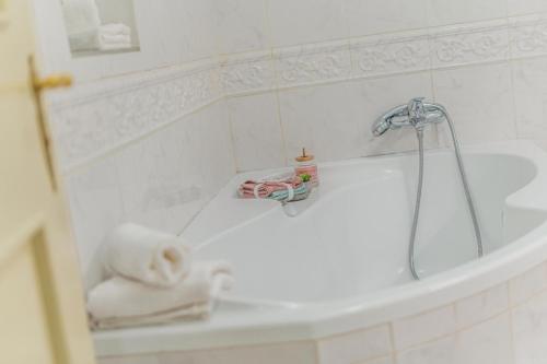 2 Bed Flat - Sleeps 6 - Pets - Wifi, Прага (фото 10)