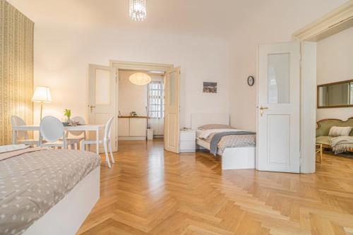 2 Bed Flat - Sleeps 6 - Pets - Wifi, Прага (фото 9)