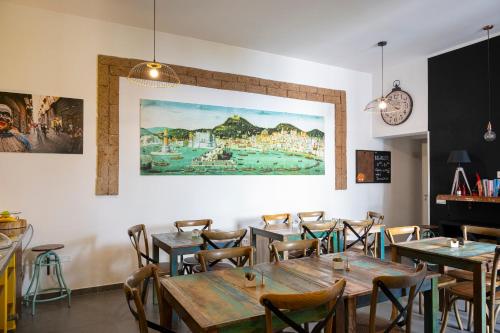 Facilities, Palazzo Della Loggia B&B near Via dei Tribunali