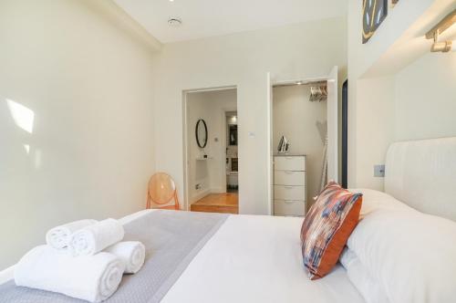 HR2 - Charming 1-Bed near Holland Park - by Short Stories London, London (photo 6)