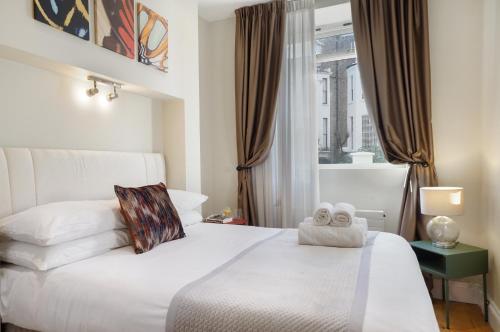 HR2 - Charming 1-Bed near Holland Park - by Short Stories London, London