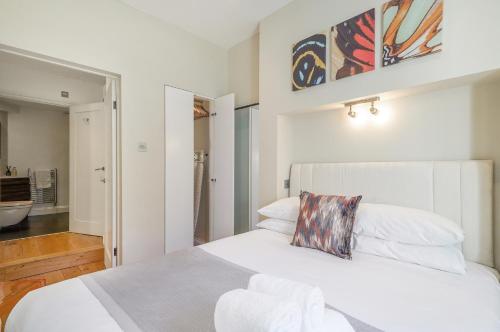 HR2 - Charming 1-Bed near Holland Park - by Short Stories London, London (photo 8)