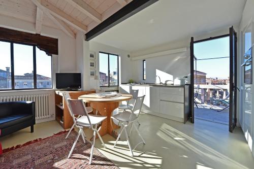 Venice Homes & Holidays - main image
