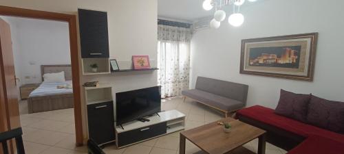 Central 1+1 Ap with balcony, Tirana (photo 7)