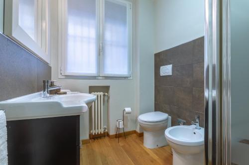 One-Bedroom Apartment image 10