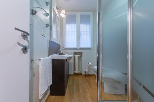 One-Bedroom Apartment image 5