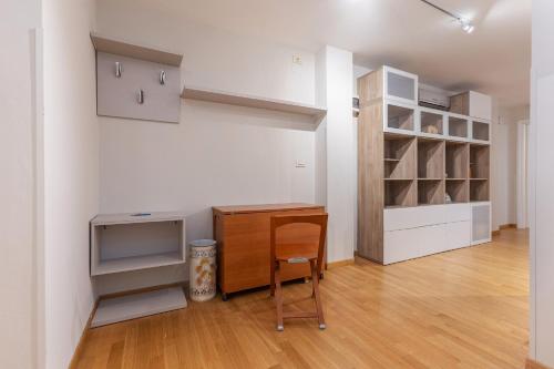 One-Bedroom Apartment image 4