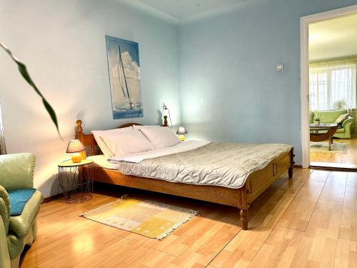 Apartments in the city centre with a coffee machine, near a park in Rovno