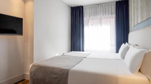 Superior Double Room image 6