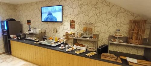 Logis Hôtel Restaurant La Vieille Auberge, Art and Gallery - Hotel - Souillac