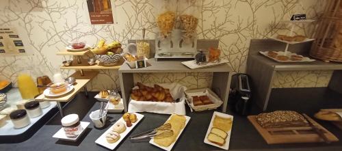 Logis Hôtel Restaurant La Vieille Auberge, Art and Gallery - Hotel - Souillac