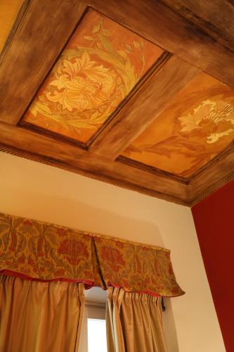 Standard Double Room image 10
