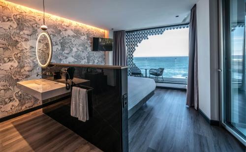 Silken Club Sea View image 10