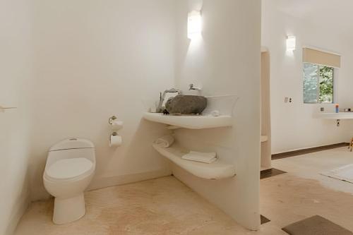 Single Room with Private Bathroom image 6