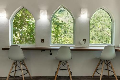 Single Room with Private Bathroom image 4