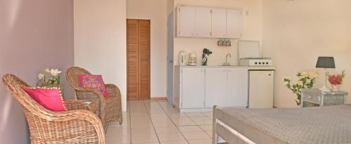 Studio Apartment image 4