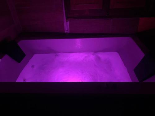 Casa con jacuzzi la olivera in Chert