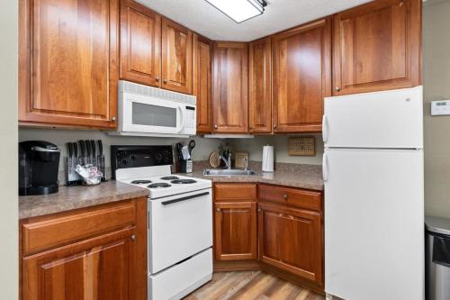 Timbers Studio 47 with Wintergreen Advantage - image 7