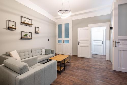 Premium 4 Bedroom Apartment on Maria St, Budapest