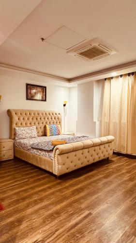 Gold Crest Luxuries APT with high end Amenities & Mall - image 13