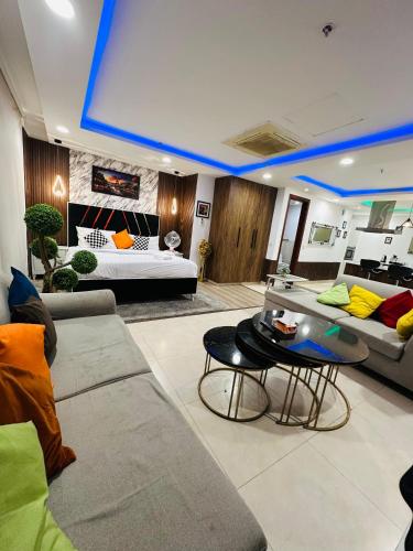 Gold Crest Luxuries APT with high end Amenities & Mall - main image