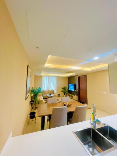 Gold Crest Luxuries APT with high end Amenities & Mall - image 3