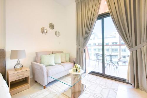 Posh Studio Apartments - image 3