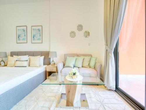 Posh Studio Apartments - image 2