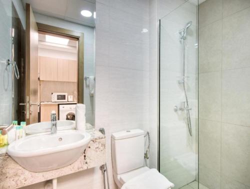 Posh Studio Apartments - image 11