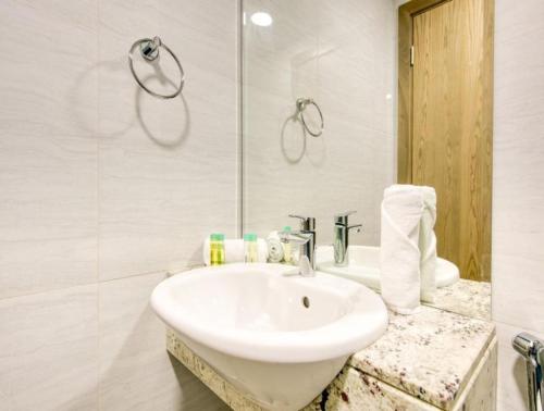 Posh Studio Apartments - image 4