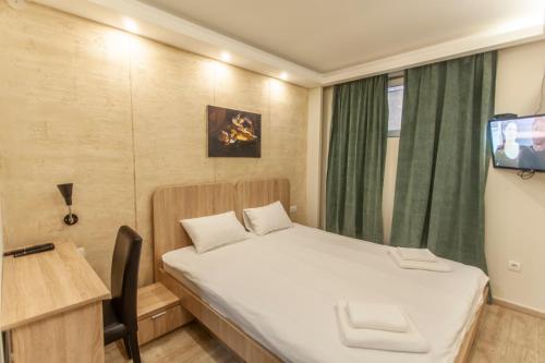 1 queen bed