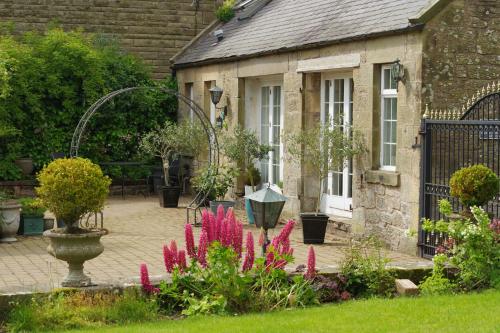 The Coach House - image 8