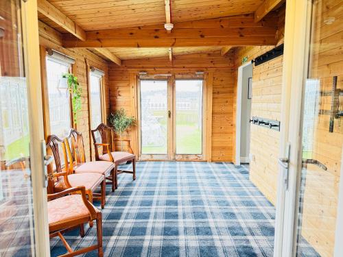 Top Floor Apartment with Castle Views in Slateford