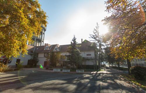 Révész Hotel, Restaurant and Rosa Spa