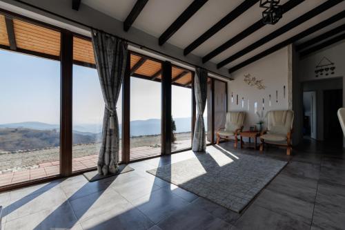 Omgeving, Magia Muntelui in Valea Manastirii