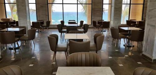 Restauracja, Miral Resort in Ataqah