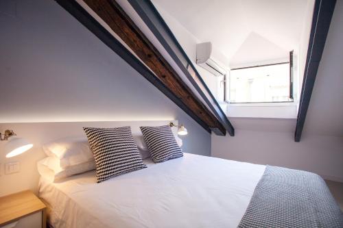 Malasaña Central Suites - image 13