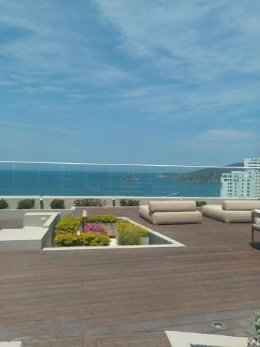 Spectacular Beach Club Apartment