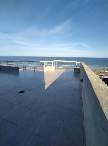 Departamento FRENTE AL MAR 3 AMB y MEDIO-VISTA PANORAMICA-PLAYA ESTRADA in 바리오 콘스티투시온