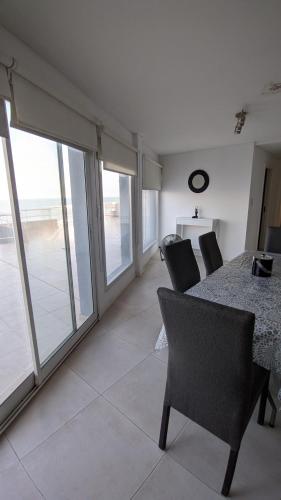 Departamento FRENTE AL MAR 3 AMB y MEDIO-VISTA PANORAMICA-PLAYA ESTRADA in 바리오 콘스티투시온