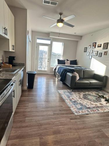Bright & Cozy Near TQL & Paycor Stadiums in CUF