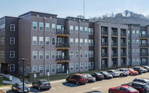 Bright & Cozy Near TQL & Paycor Stadiums in CUF