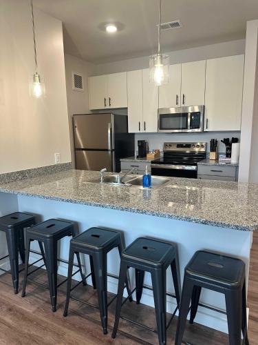 Stylish & Spacious Stay Near The Banks in CUF