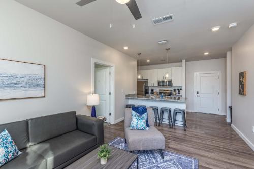 Stylish & Spacious Stay Near The Banks in CUF